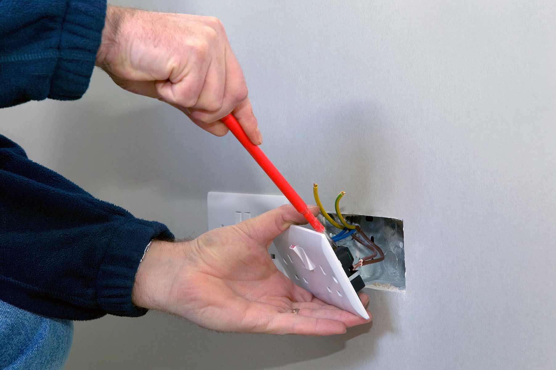 Our electricians can install plug sockets for domestic and commercial proeprties in Becontree and the local area. 